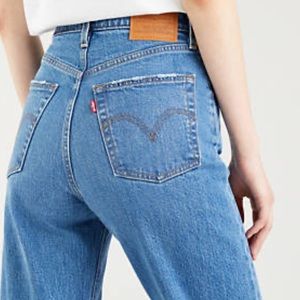 LEVI’S RIBCAGE JEANS